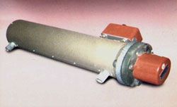 Precalentador de fluidos: tubo cilíndrico con cabezal de conexión rojo